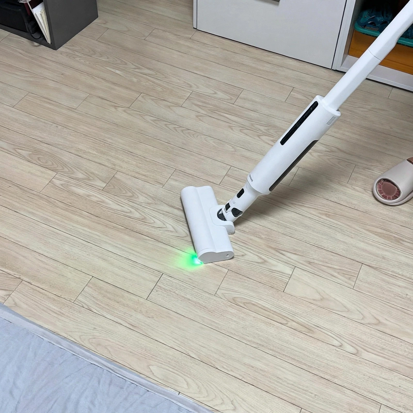 손목 부담 싹 날려주는 가벼운 무선청소기!홈리아 하중심 슬림 청소기 더스트제로 S10 크림 완벽 리뷰